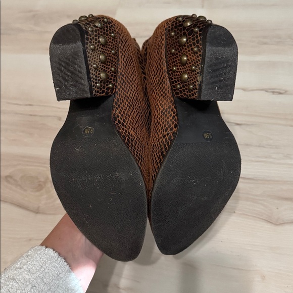 Coconuts by Matisse Roper Split Bootie - Picture 6 of 7